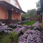 Gostynnyi Dvir U Marichky Lazeshchyna