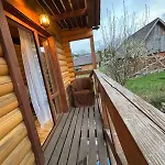 Gostynnyi Dvir U Marichky Lazeshchyna