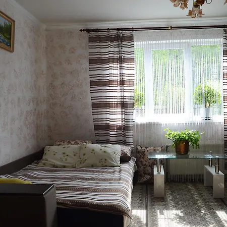 Gostynnyi Dvir U Marichky Lazeshchyna