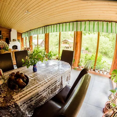 Gostynnyi Dvir U Marichky * Lazeshchyna