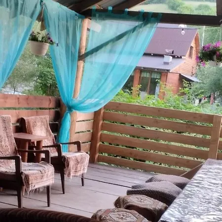 Gostynnyi Dvir U Marichky Konukevi Lazeshchyna
