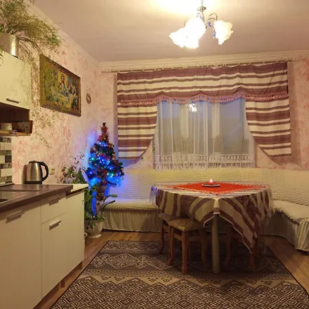 Gostynnyi Dvir U Marichky * Lazeshchyna