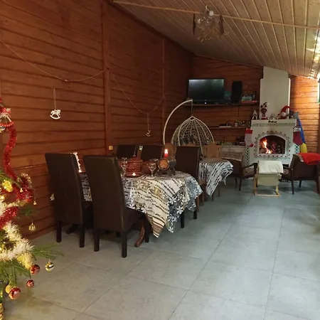 Gostynnyi Dvir U Marichky * Lazeshchyna