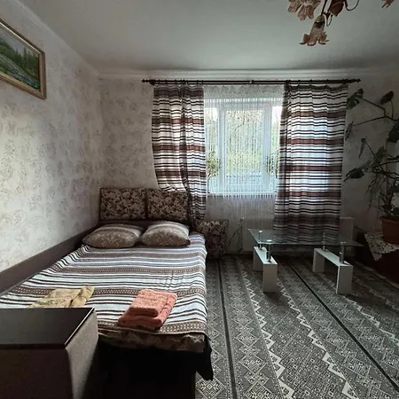 Gostynnyi Dvir U Marichky * Lazeshchyna