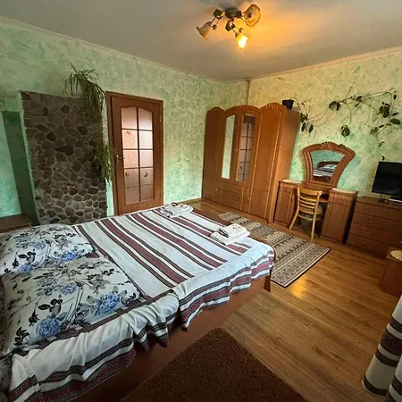 Guest house Gostynnyi Dvir U Marichky Lazeshchyna