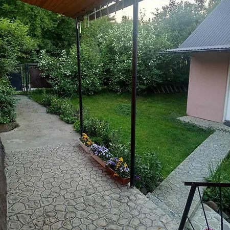 Gostynnyi Dvir U Marichky Guest house *