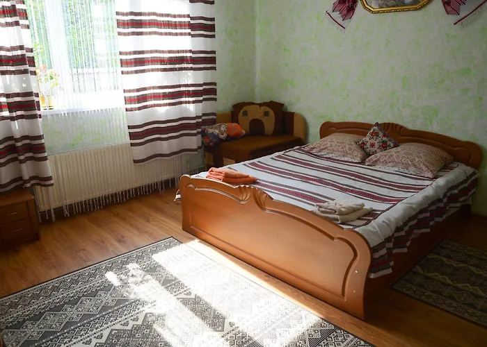 Gostynnyi Dvir U Marichky Konukevi