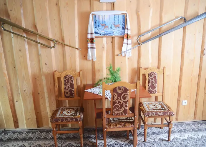 Gostynnyi Dvir U Marichky Konukevi Lazeshchyna