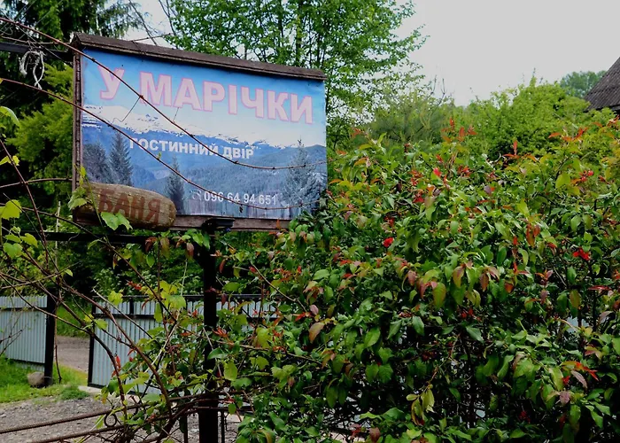Gostynnyi Dvir U Marichky Lazeshchyna