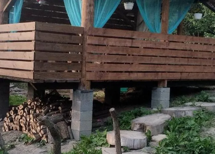 Konukevi Gostynnyi Dvir U Marichky *