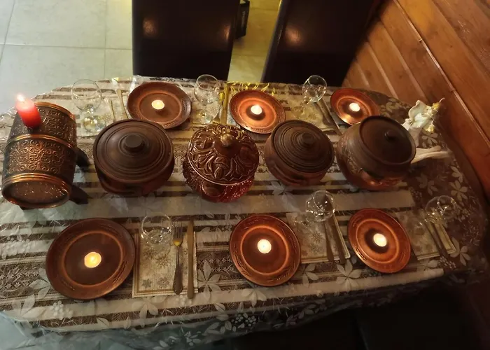 Gostynnyi Dvir U Marichky Lazeshchyna