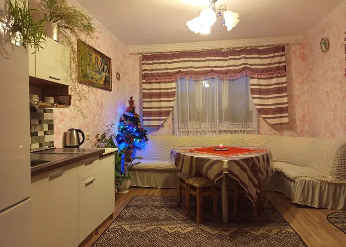 Gostynnyi Dvir U Marichky * Lazeshchyna