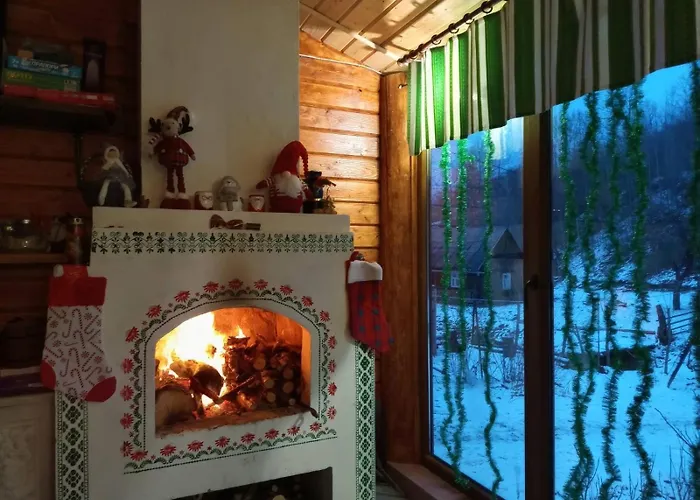 Gostynnyi Dvir U Marichky Konukevi Lazeshchyna