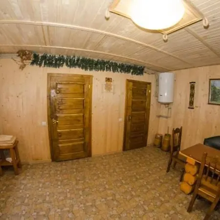 Gostynnyi Dvir U Marichky Pensión Lazeshchyna