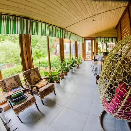 Gostynnyi Dvir U Marichky * Lazeshchyna