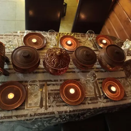 Gostynnyi Dvir U Marichky Lazeshchyna