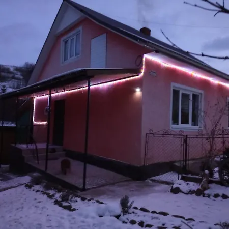 Gostynnyi Dvir U Marichky